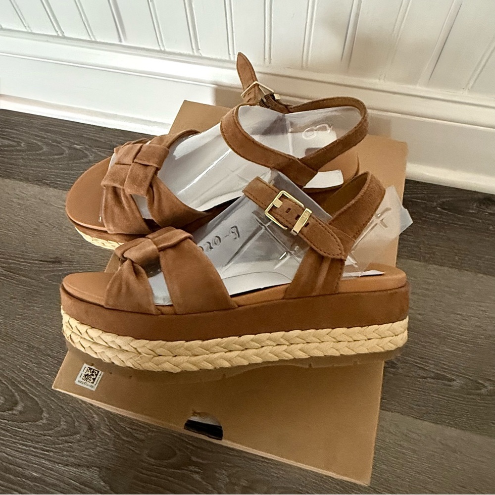 UGG Women's Neusch Platform Sandals - Picture 3 of 13